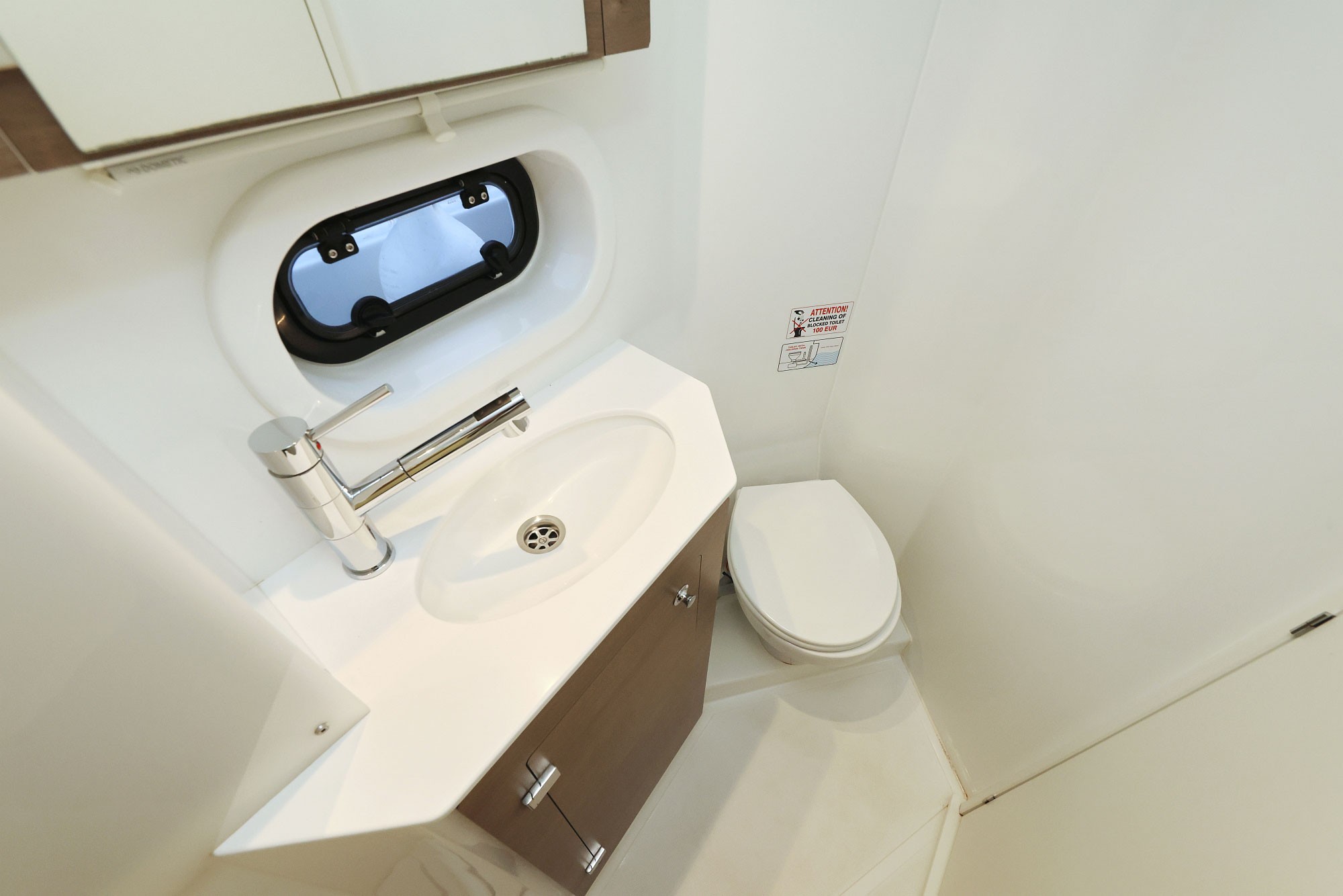 Bali 4.2, Bellatrix | Yacht Charter Croatia