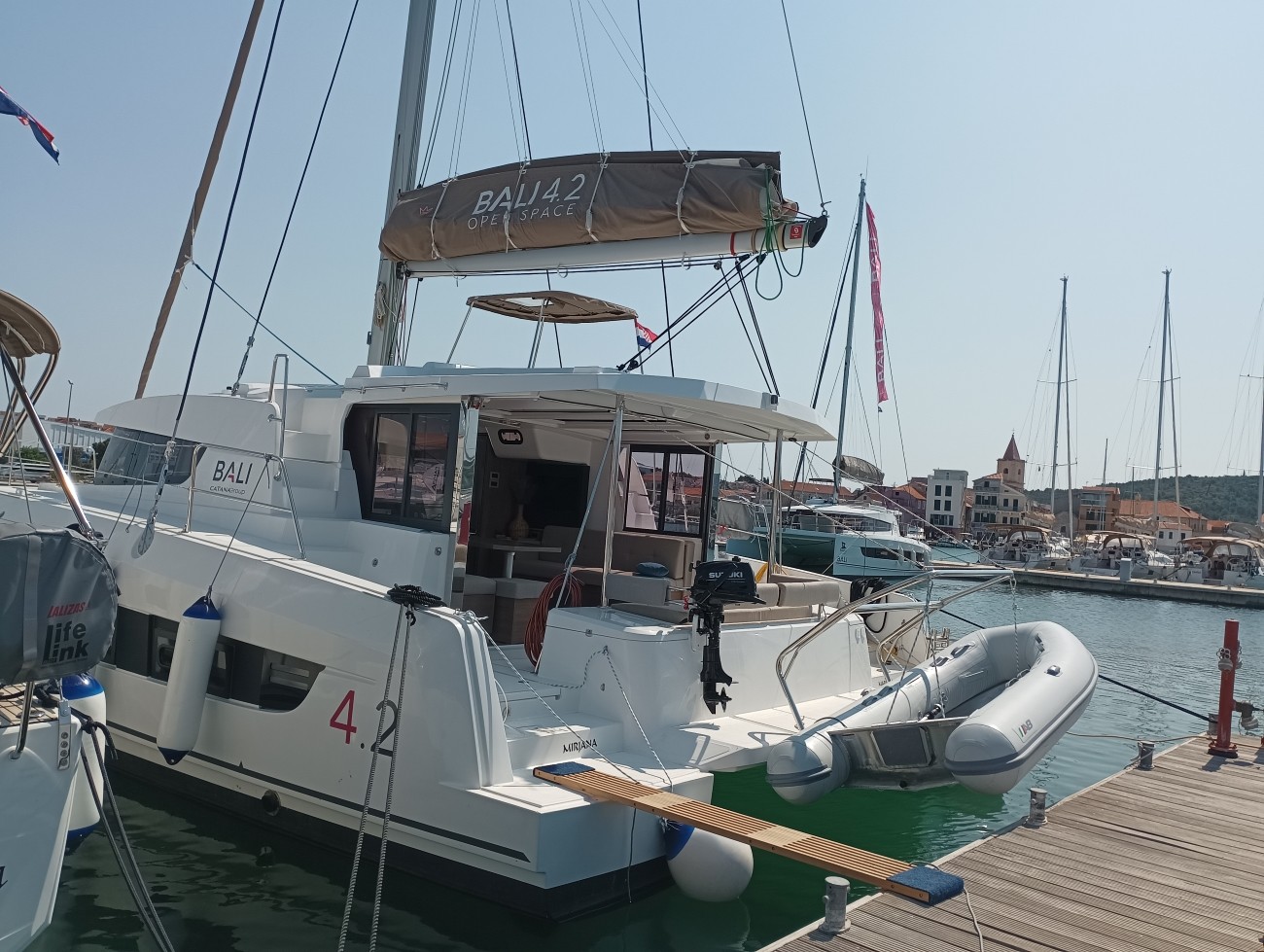 Bali 4.2, Mirjana | Yacht Charter Croatia