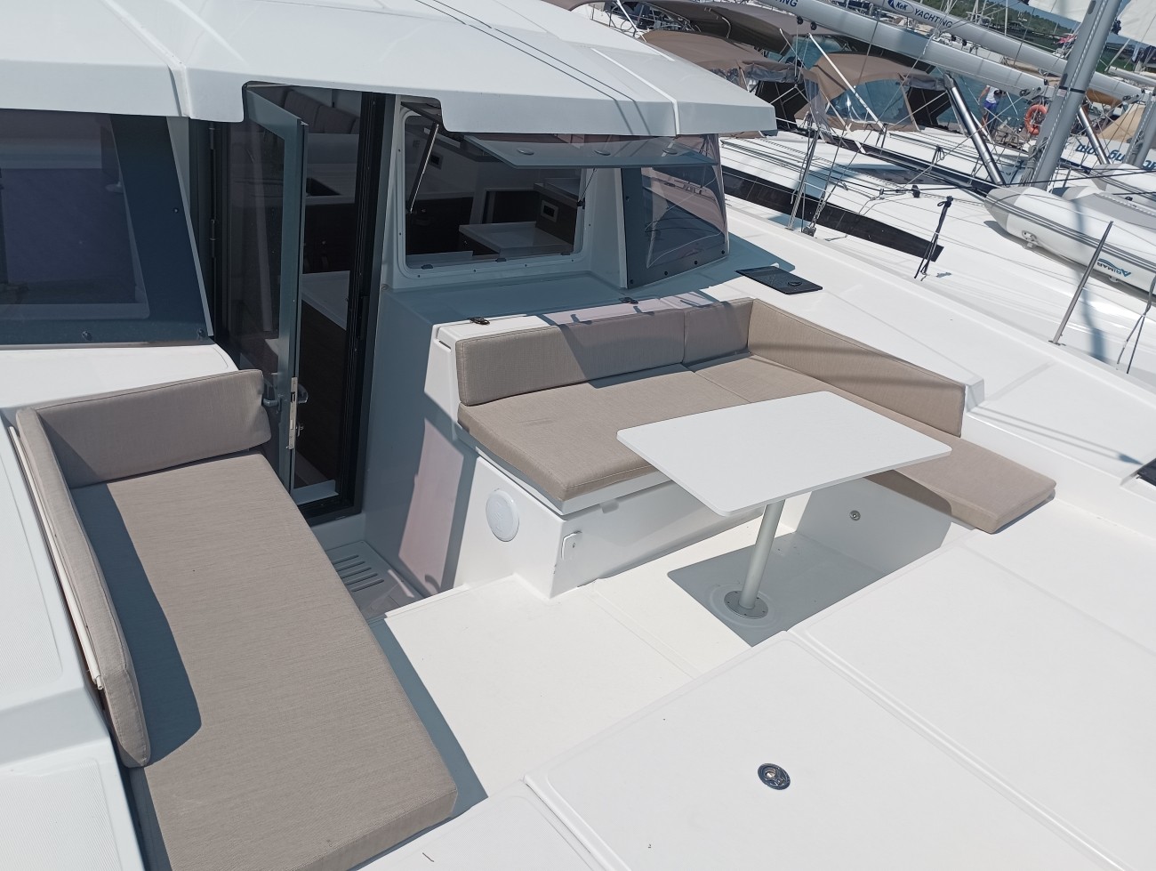 Bali 4.2, Mirjana | Yacht Charter Croatia
