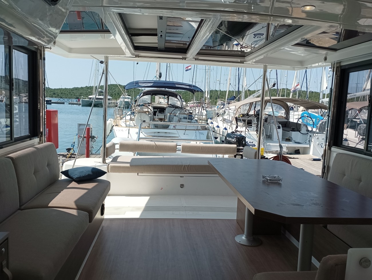 Bali 4.2, Mirjana | Yacht Charter Croatia