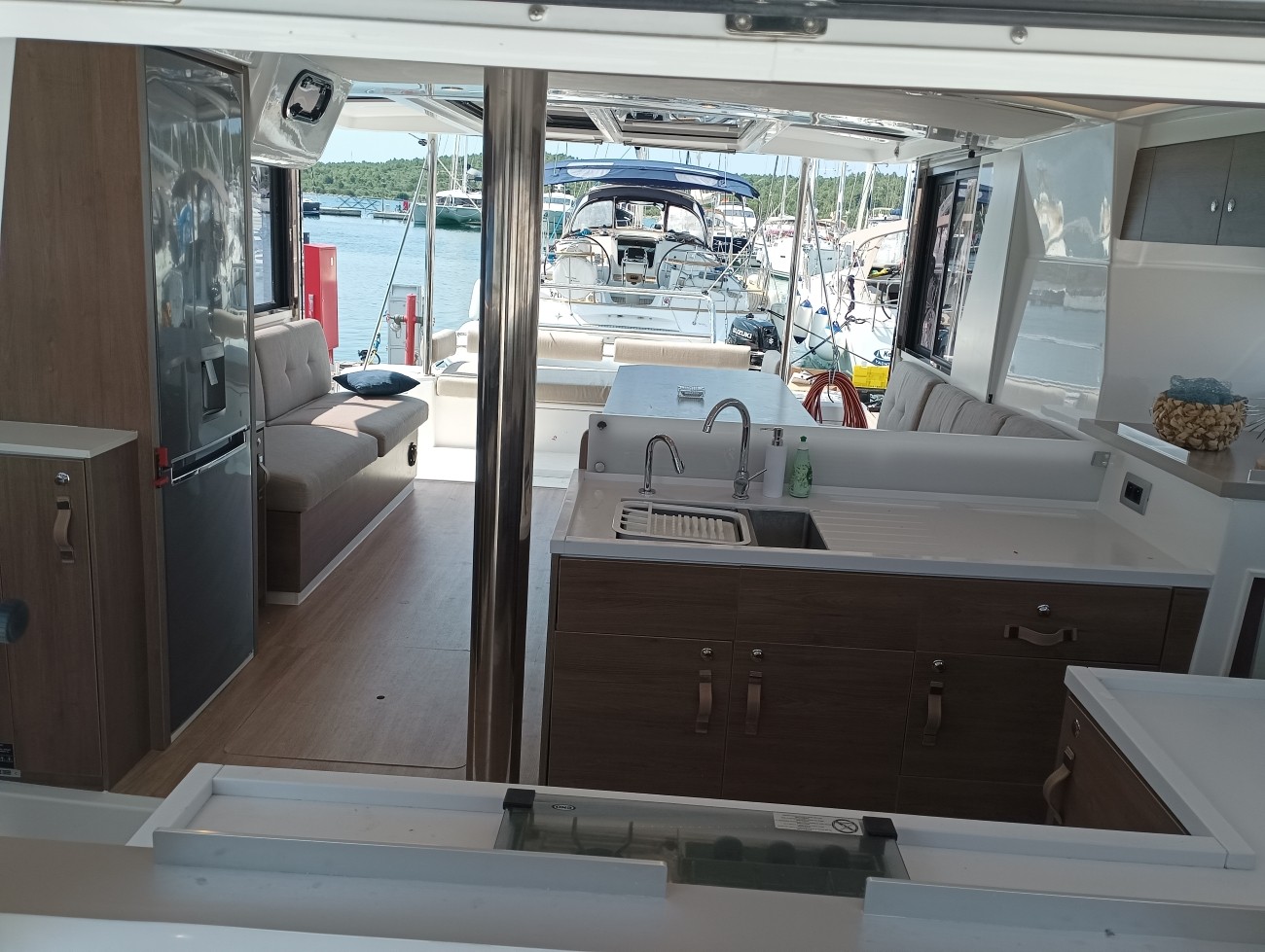 Bali 4.2, Mirjana | Yacht Charter Croatia