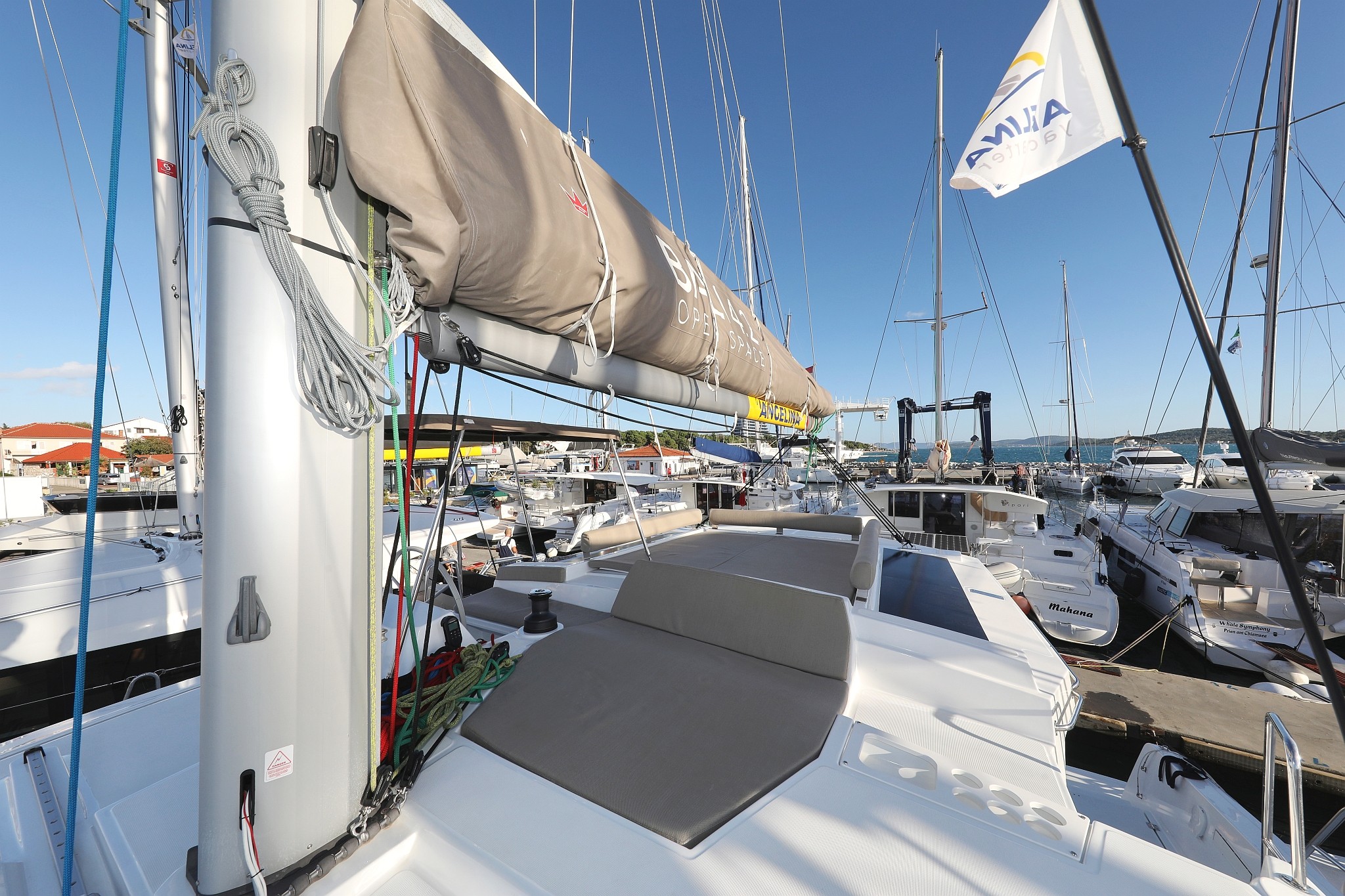 Bali 4.2, Open Office | Yacht Charter Croatia