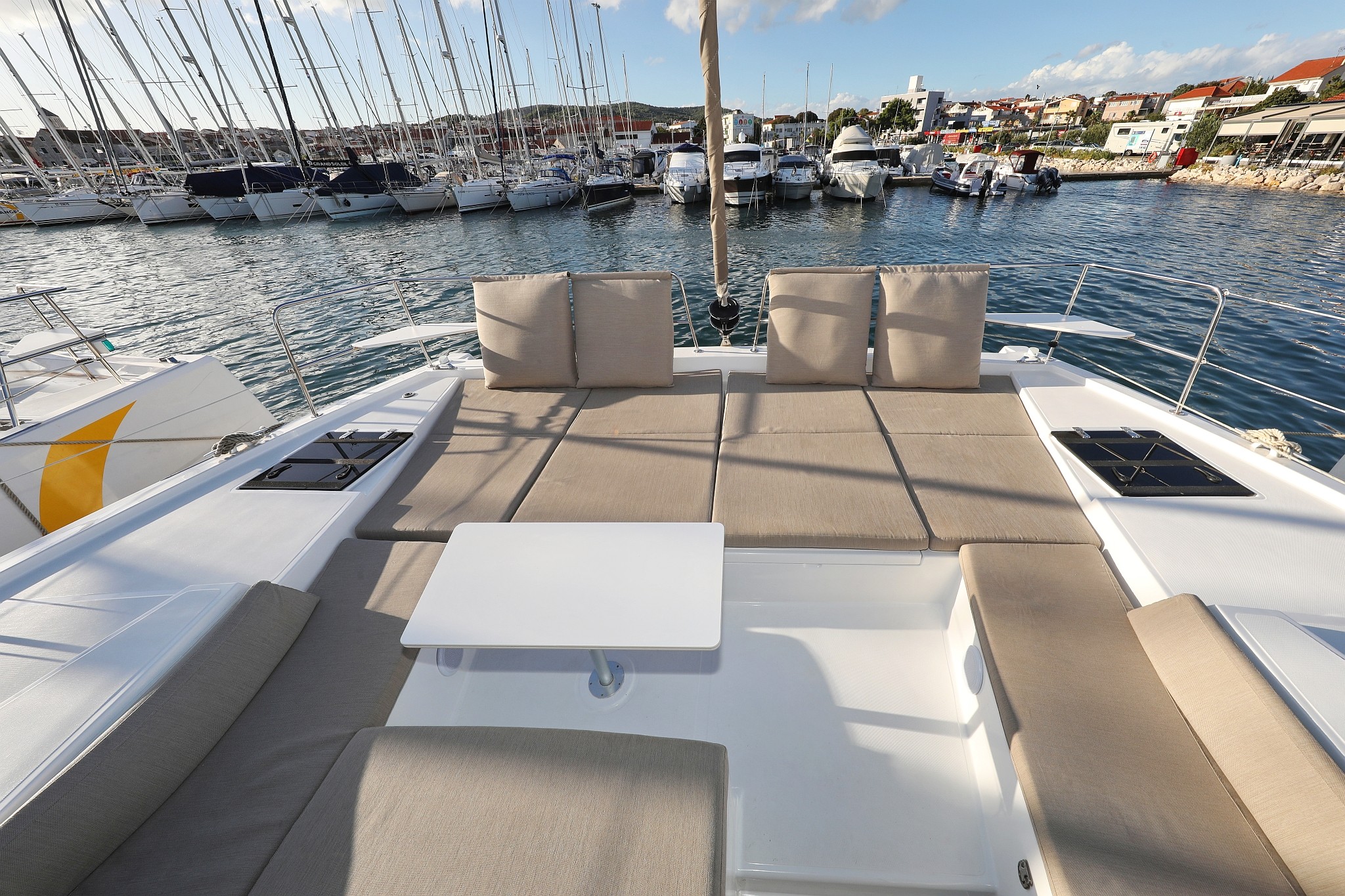 Bali 4.2, Open Office | Yacht Charter Croatia