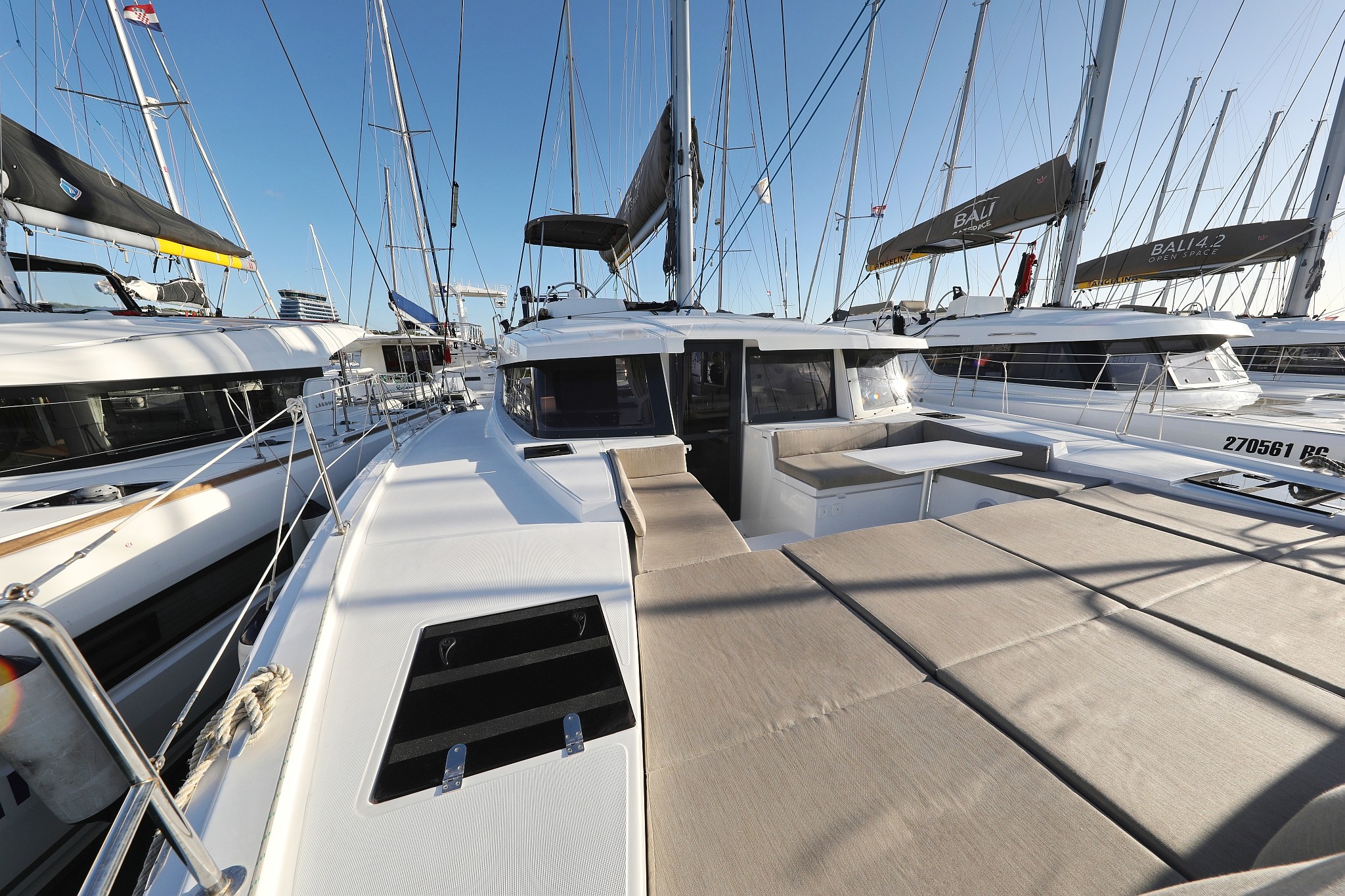 Bali 4.2, Open Office | Yacht Charter Croatia