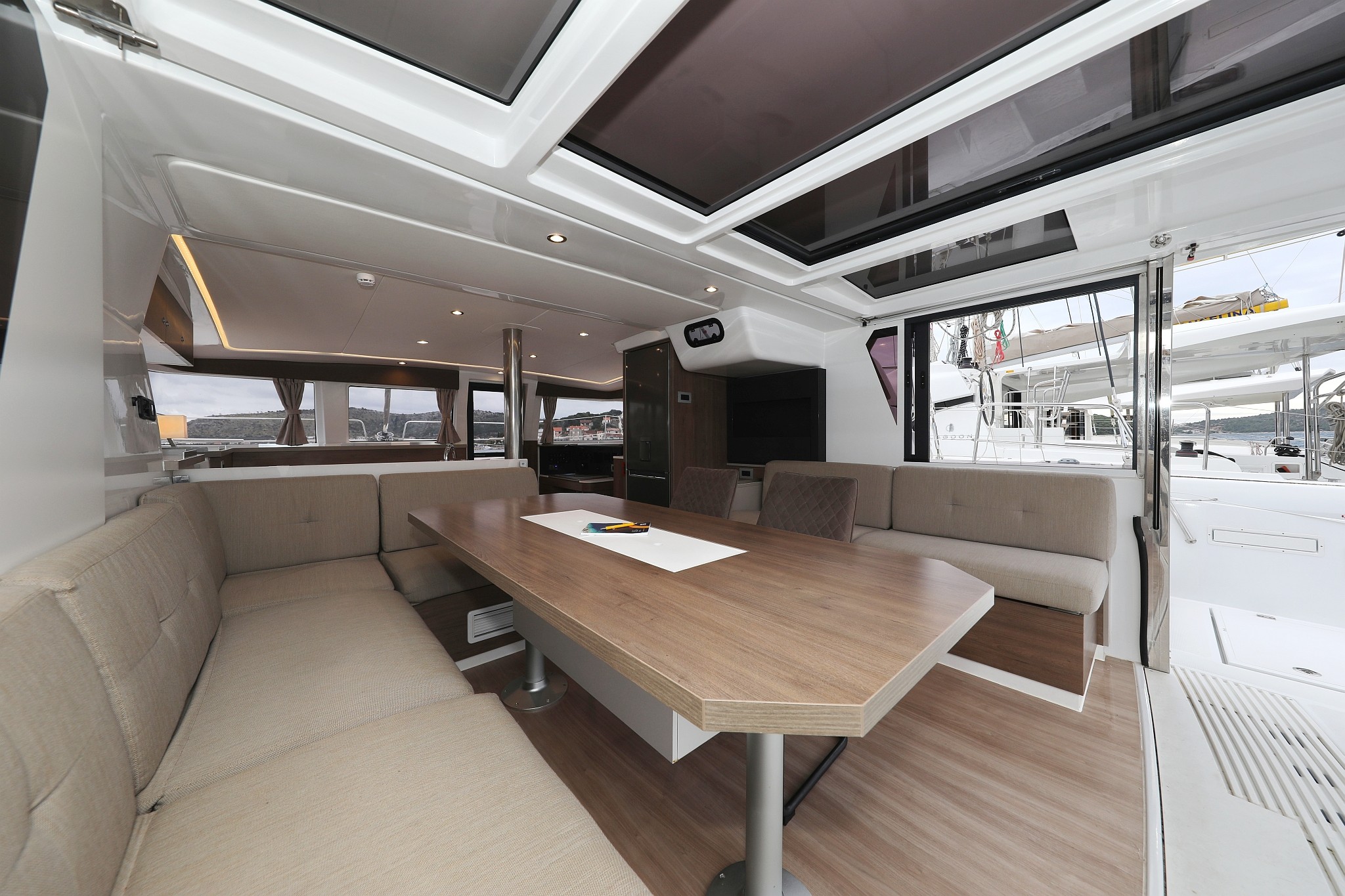 Bali 4.2, Open Office | Yacht Charter Croatia