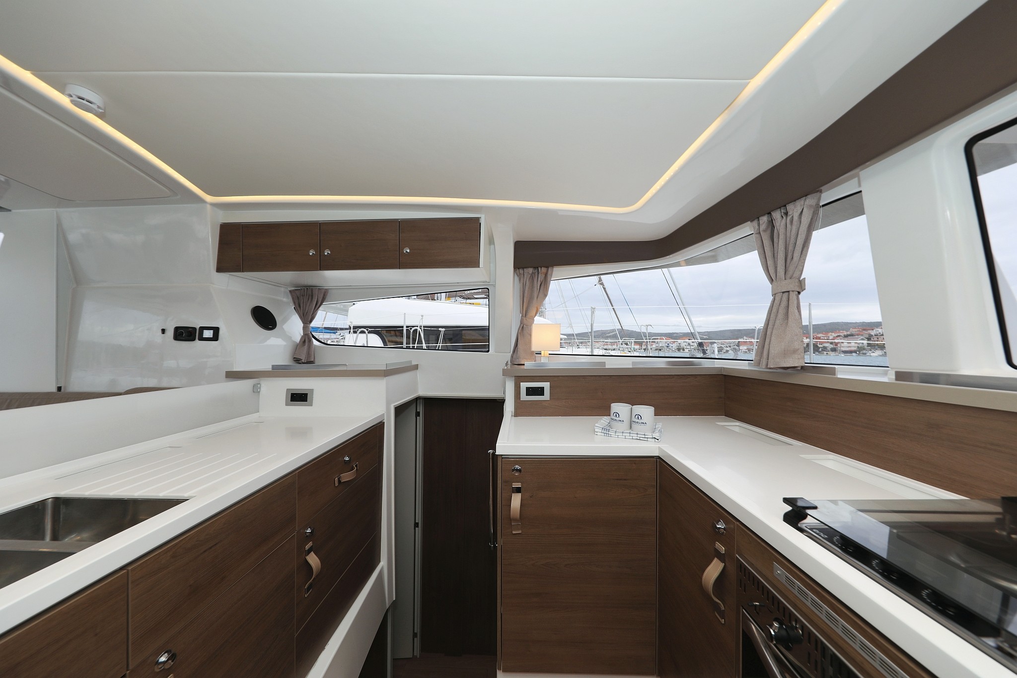 Bali 4.2, Open Office | Yacht Charter Croatia