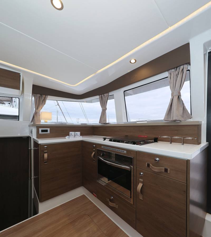 Bali 4.2, Open Office | Yacht Charter Croatia