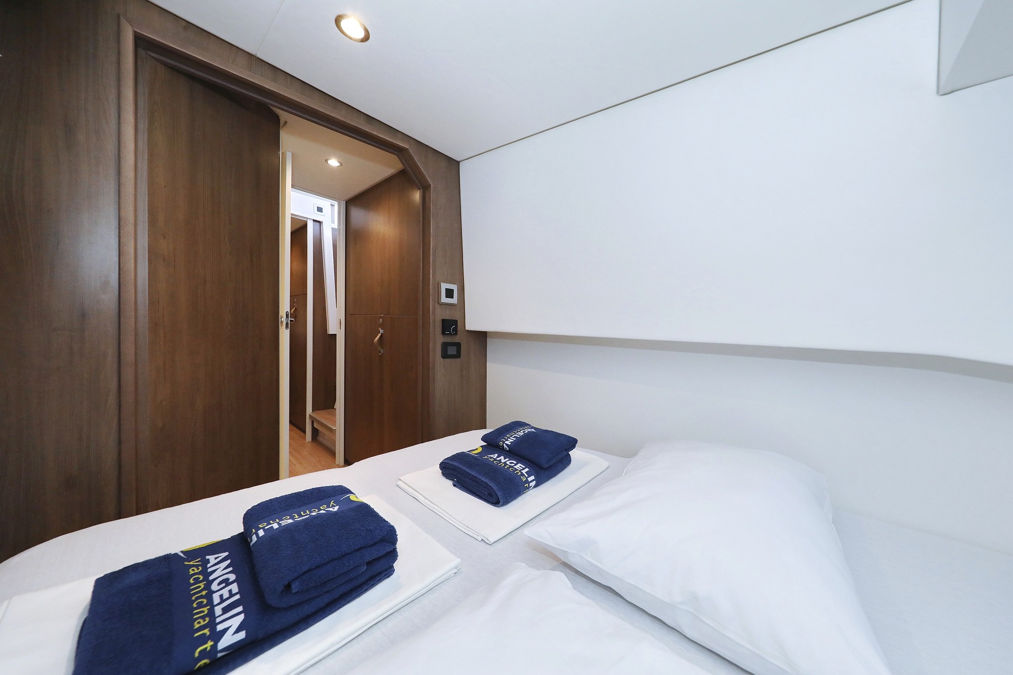 Bali 4.2, Open Office | Yacht Charter Croatia