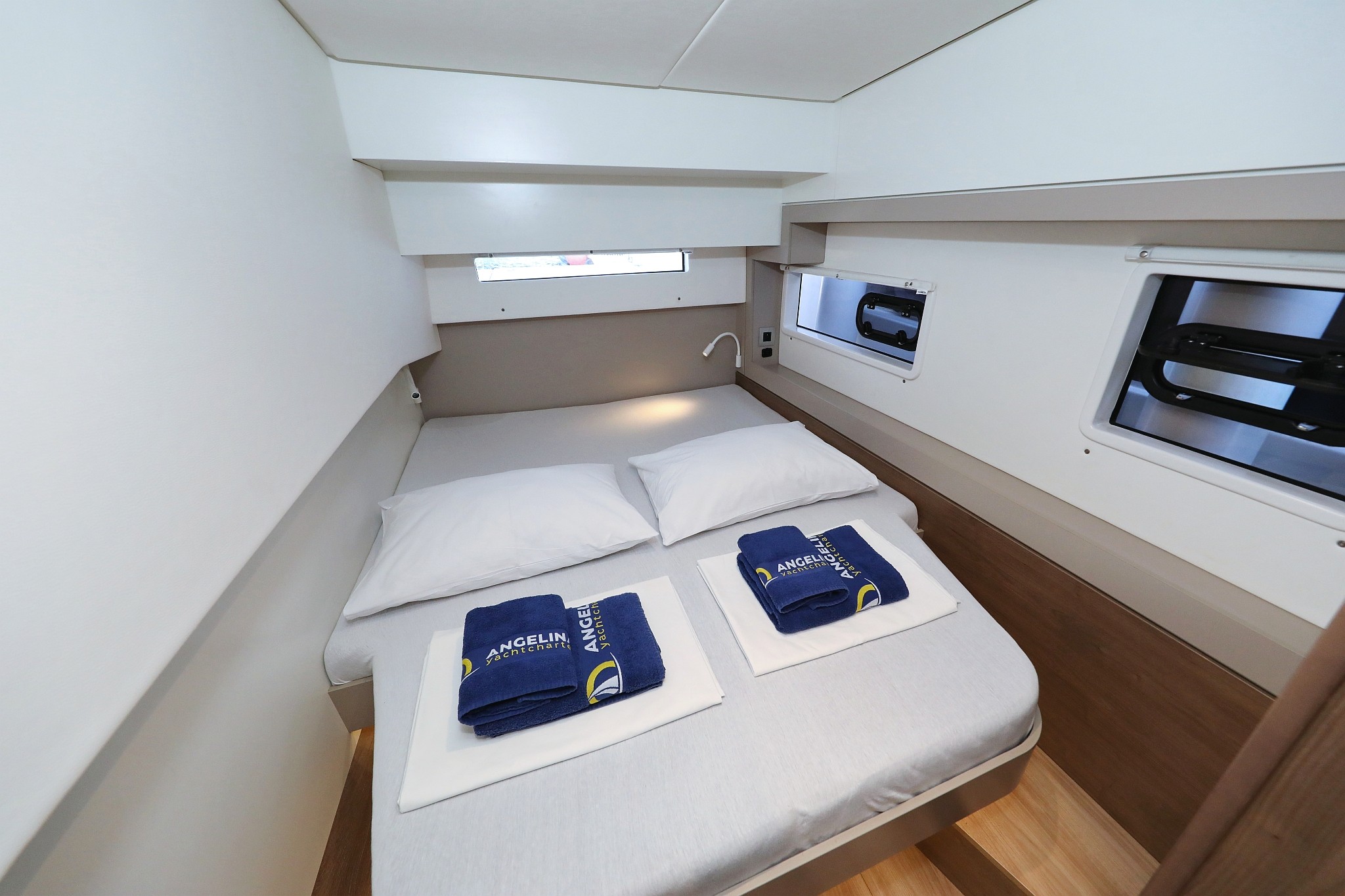 Bali 4.2, Open Office | Yacht Charter Croatia