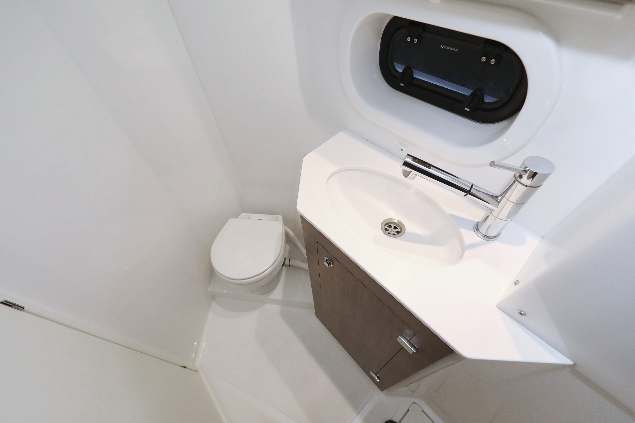 Bali 4.2, Open Office | Yacht Charter Croatia