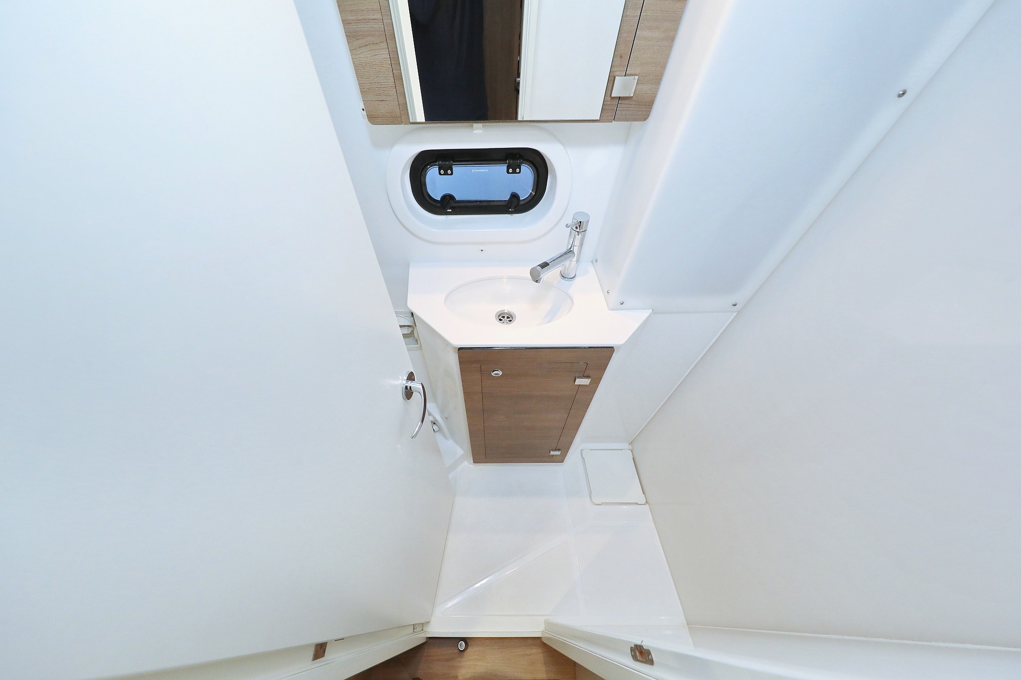 Bali 4.2, Open Office | Yacht Charter Croatia