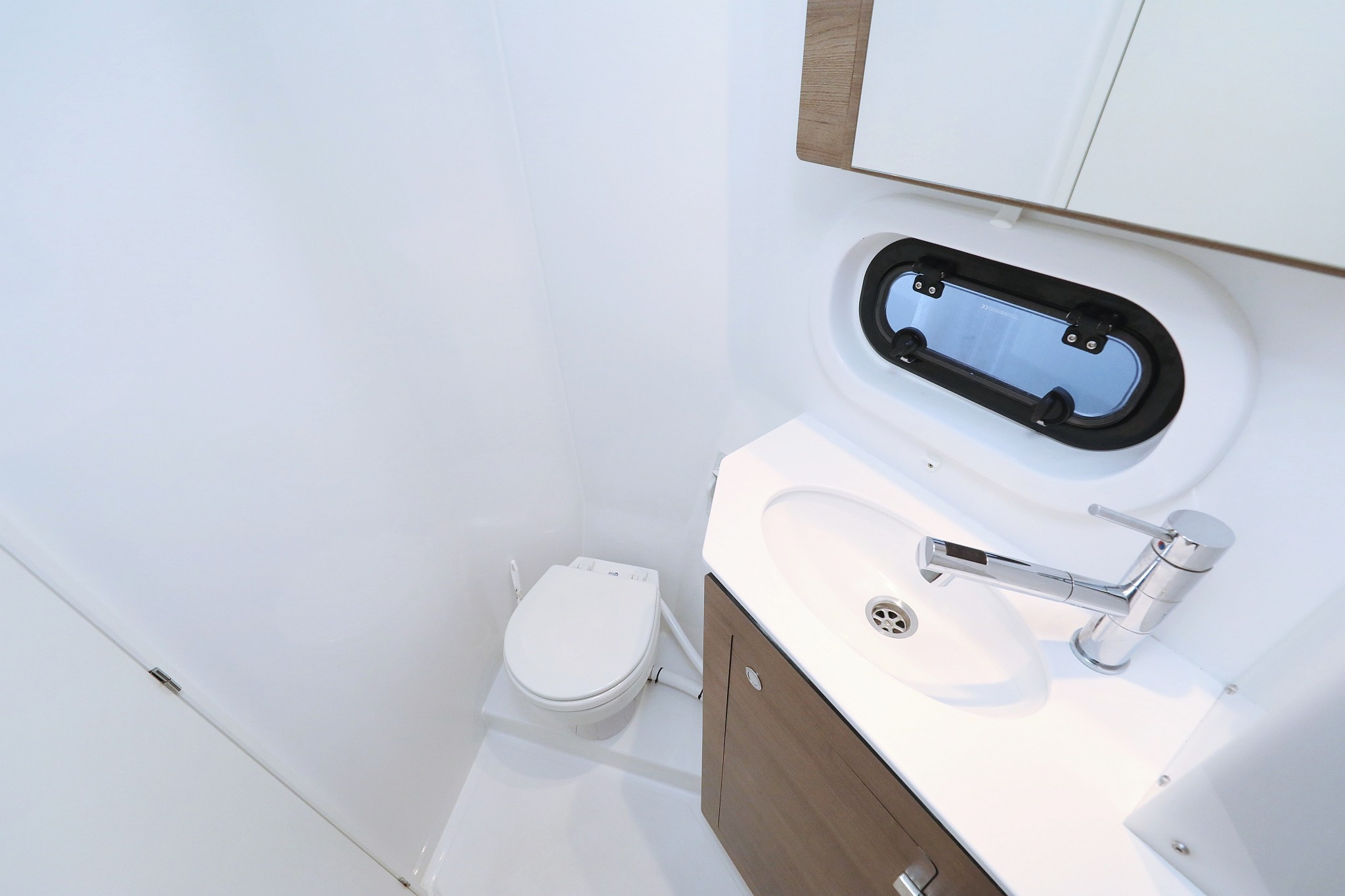 Bali 4.2, Open Office | Yacht Charter Croatia