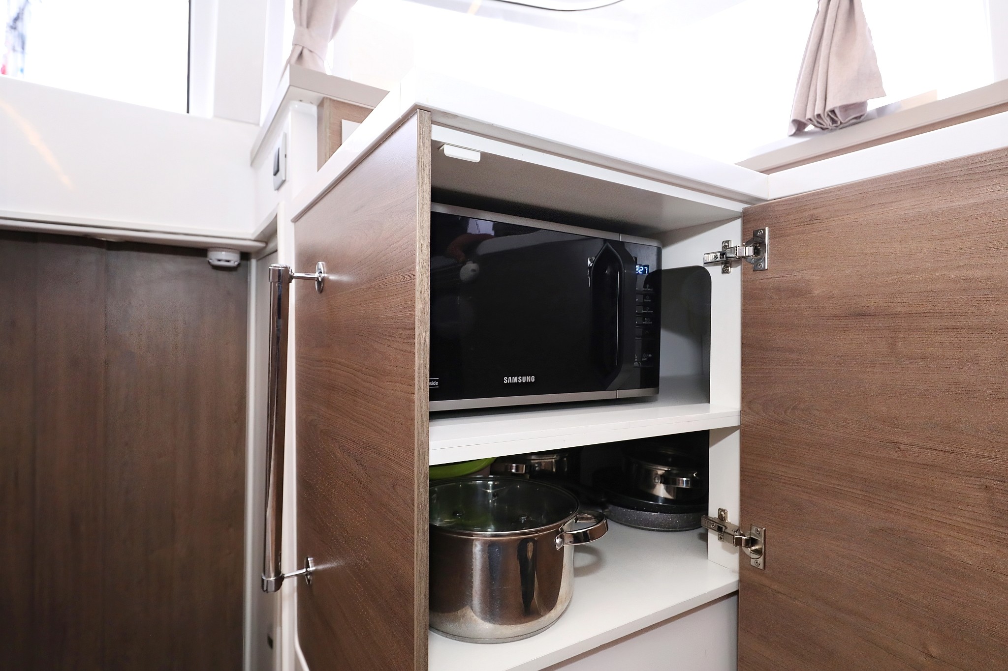 Bali 4.2, Open Office | Yacht Charter Croatia