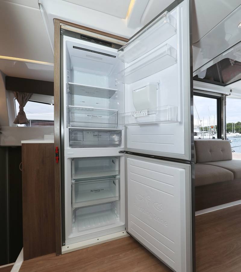 Bali 4.2, Open Office | Yacht Charter Croatia