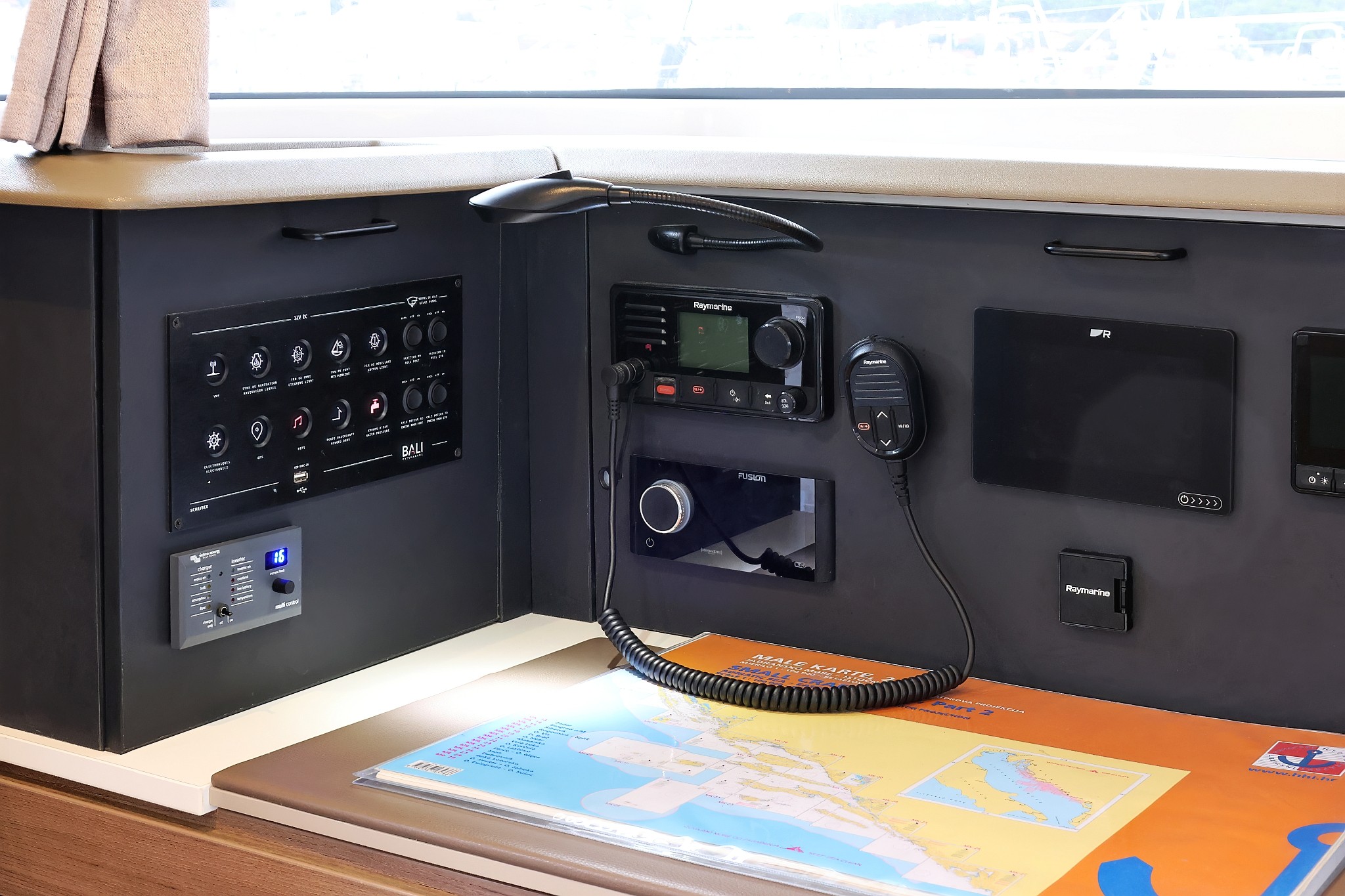 Bali 4.2, Open Office | Yacht Charter Croatia