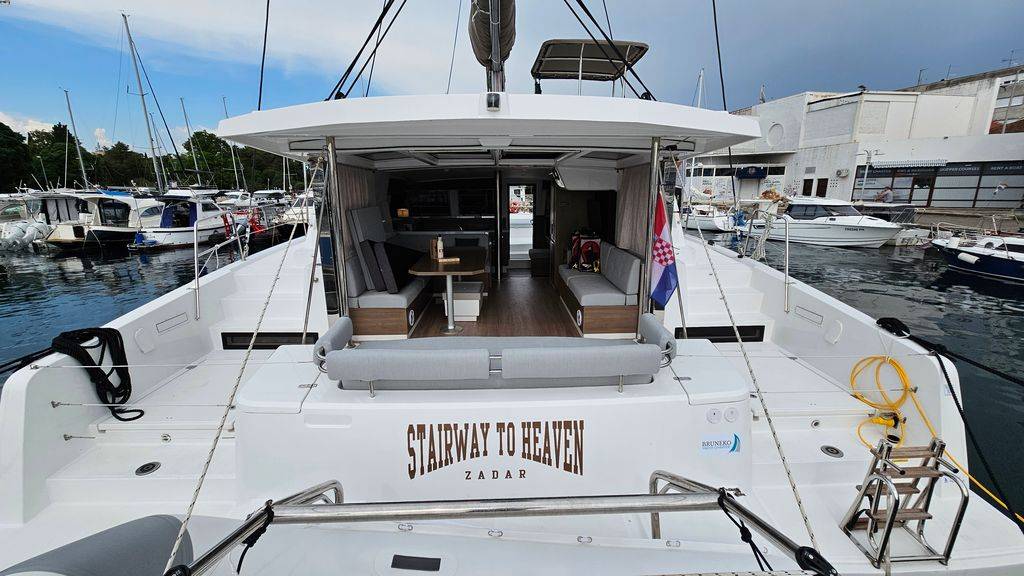 Bali 4.2, Stairway To Heaven | Yacht Charter Croatia
