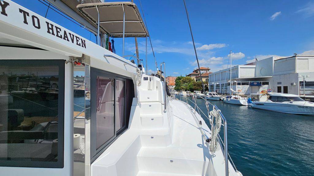 Bali 4.2, Stairway To Heaven | Yacht Charter Croatia