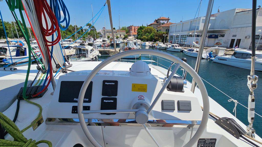 Bali 4.2, Stairway To Heaven | Yacht Charter Croatia