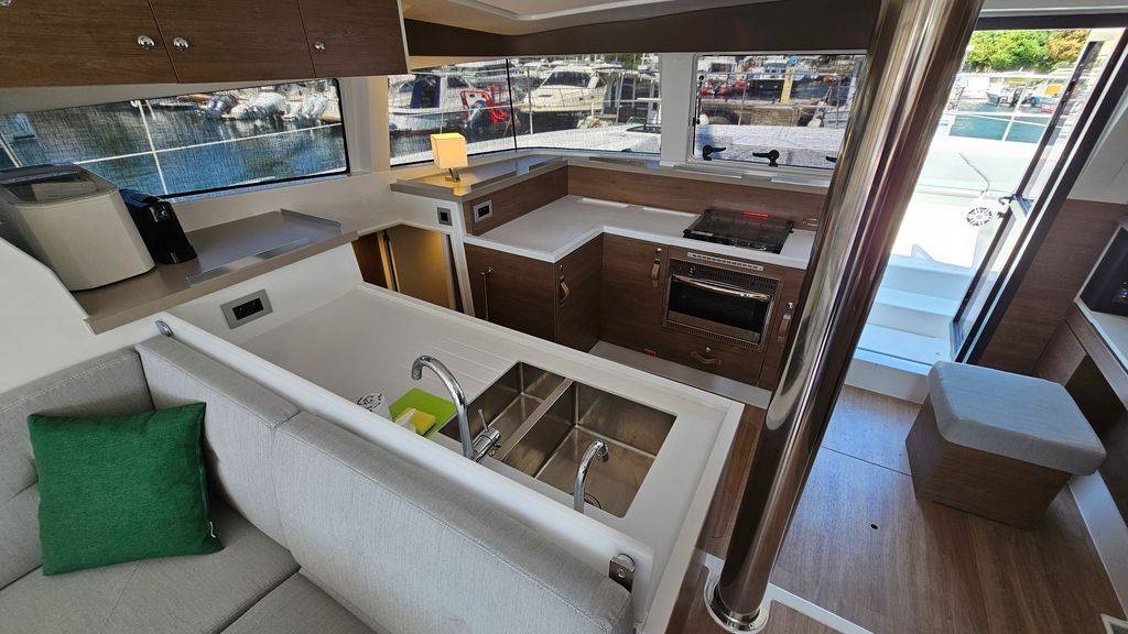 Bali 4.2, Stairway To Heaven | Yacht Charter Croatia