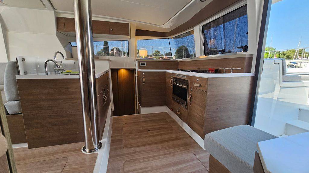 Bali 4.2, Stairway To Heaven | Yacht Charter Croatia