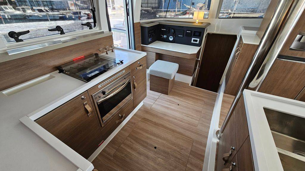 Bali 4.2, Stairway To Heaven | Yacht Charter Croatia