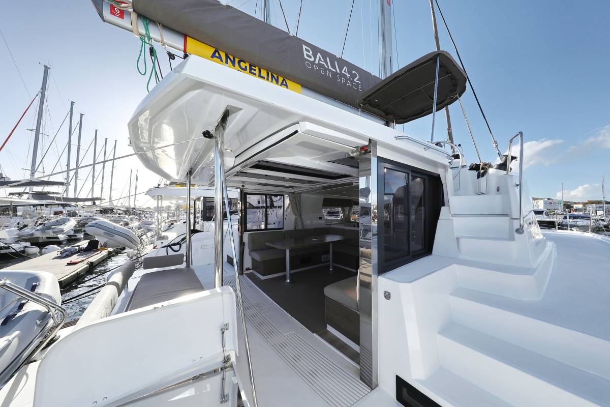 Bali 4.2, Aurora | Yacht Charter Croatia