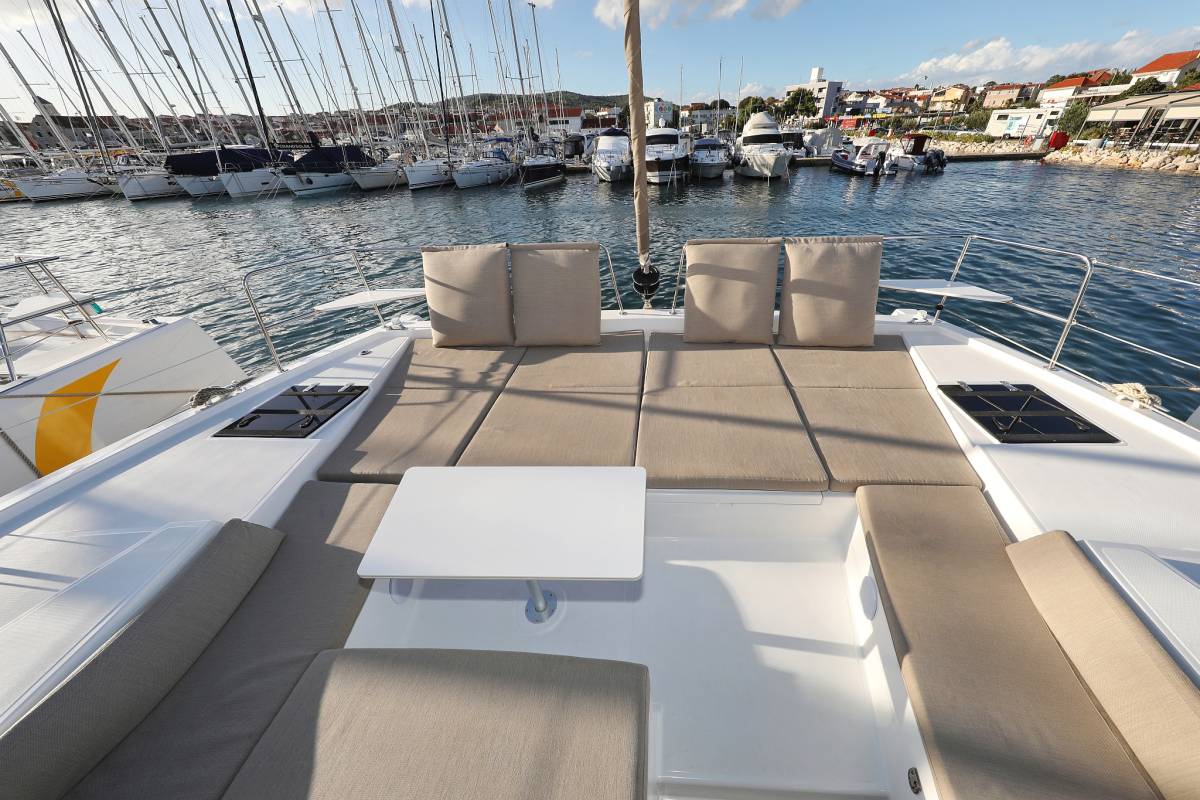 Bali 4.2, Aurora | Yacht Charter Croatia