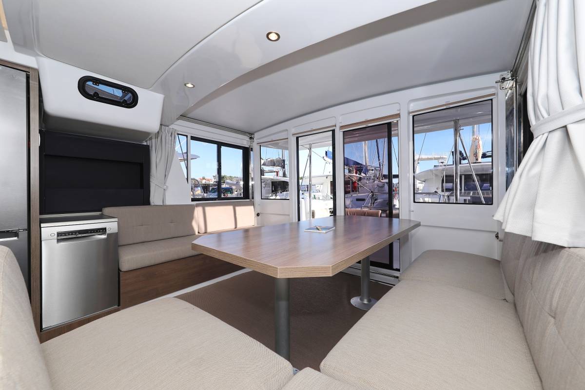 Bali 4.2, Aurora | Yacht Charter Croatia