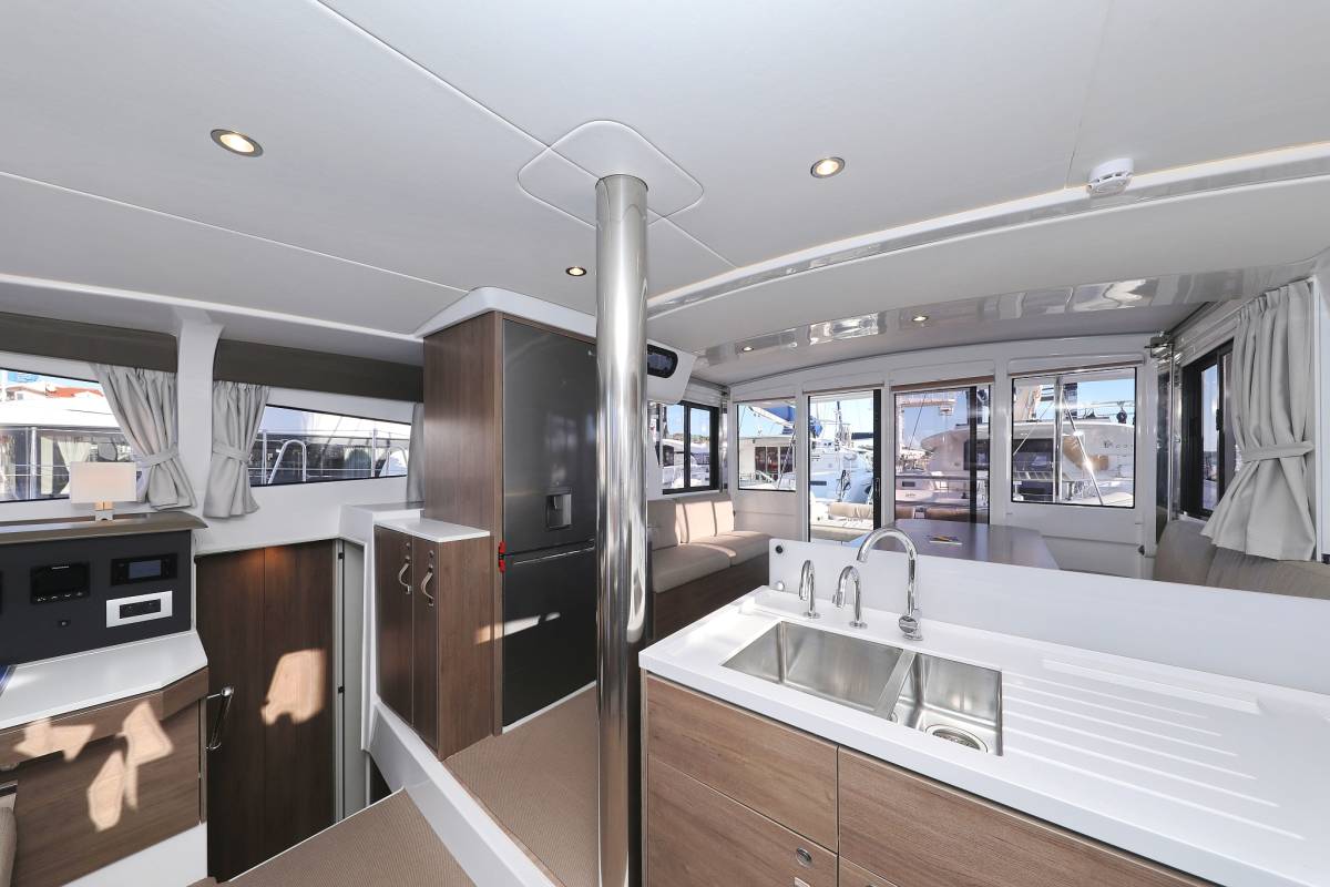 Bali 4.2, Aurora | Yacht Charter Croatia