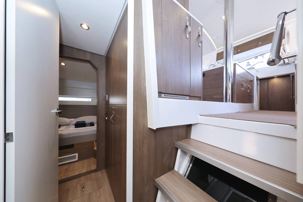 Bali 4.2, Aurora | Yacht Charter Croatia