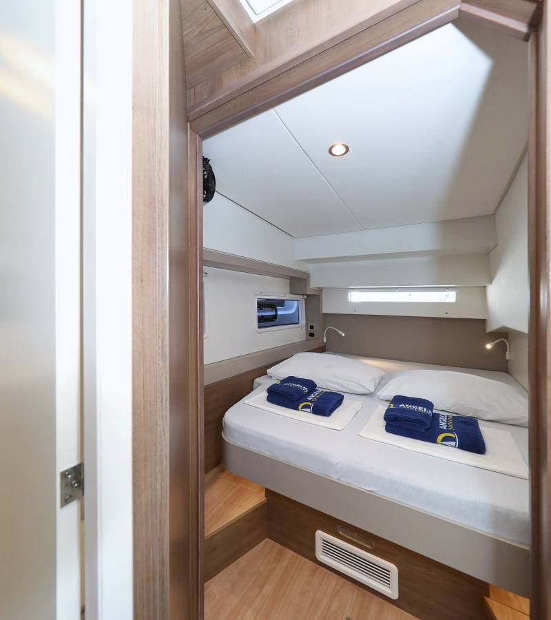 Bali 4.2, Aurora | Yacht Charter Croatia