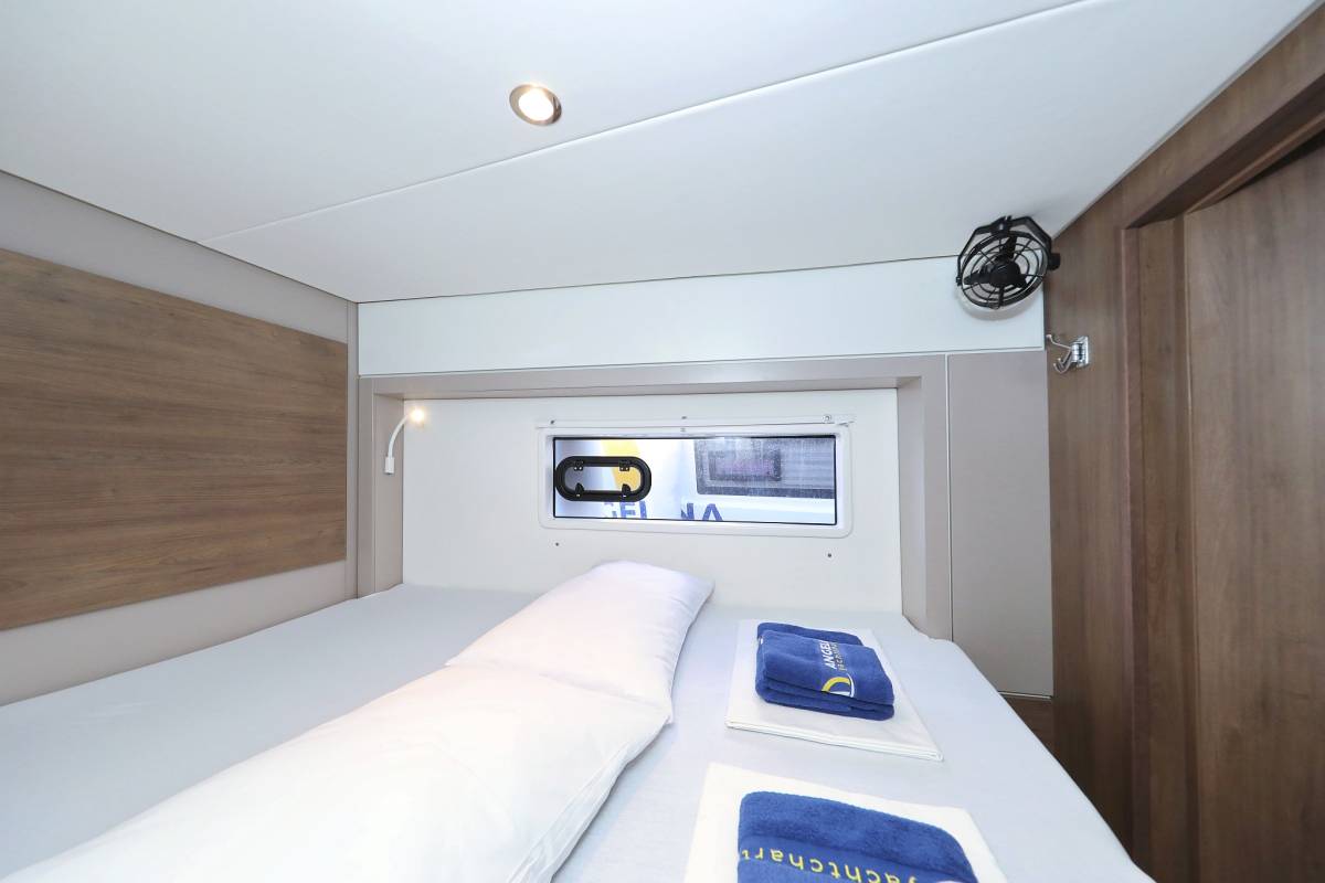 Bali 4.2, Aurora | Yacht Charter Croatia