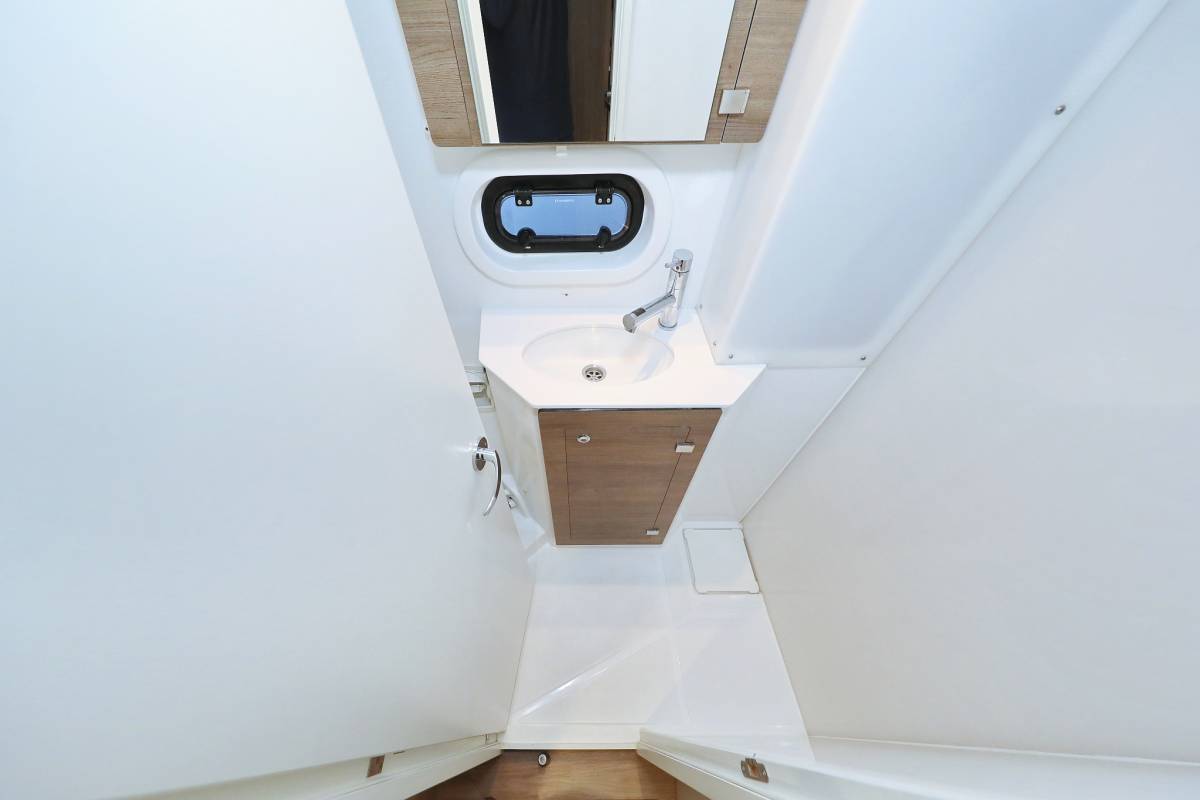 Bali 4.2, Aurora | Yacht Charter Croatia