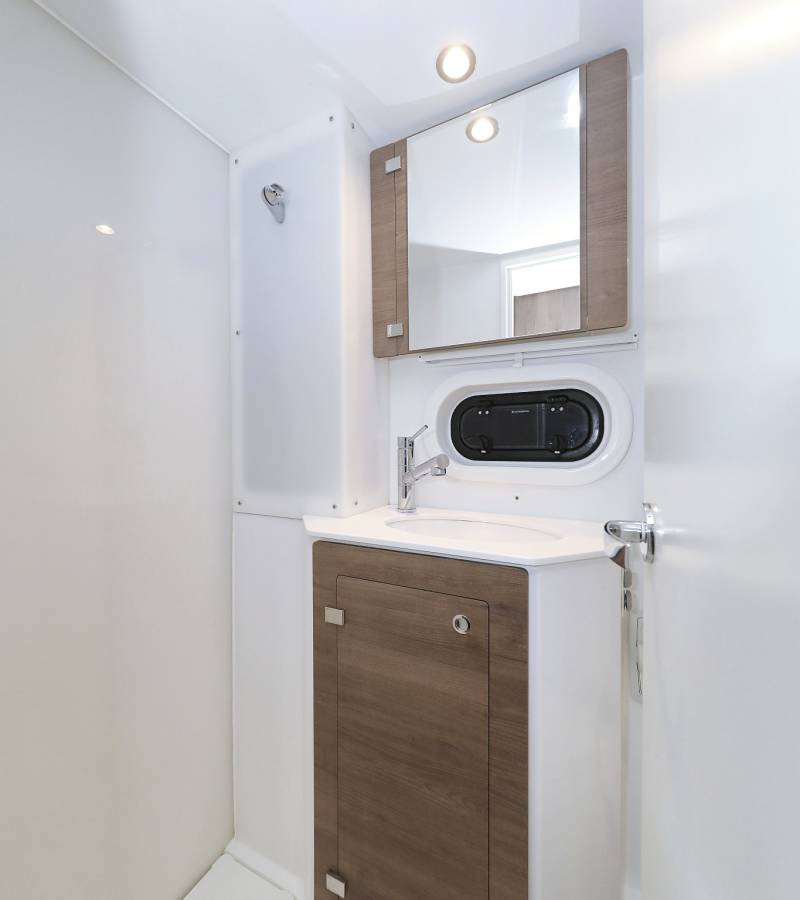 Bali 4.2, Aurora | Yacht Charter Croatia