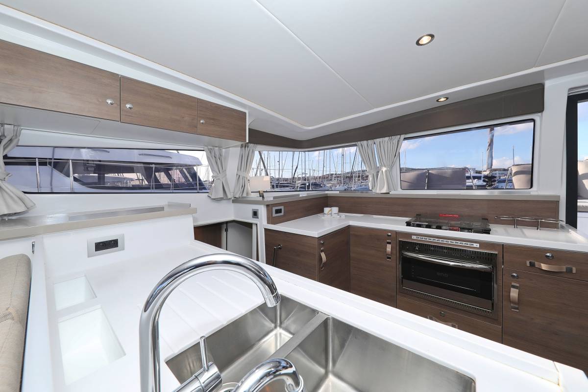 Bali 4.2, Aurora | Yacht Charter Croatia
