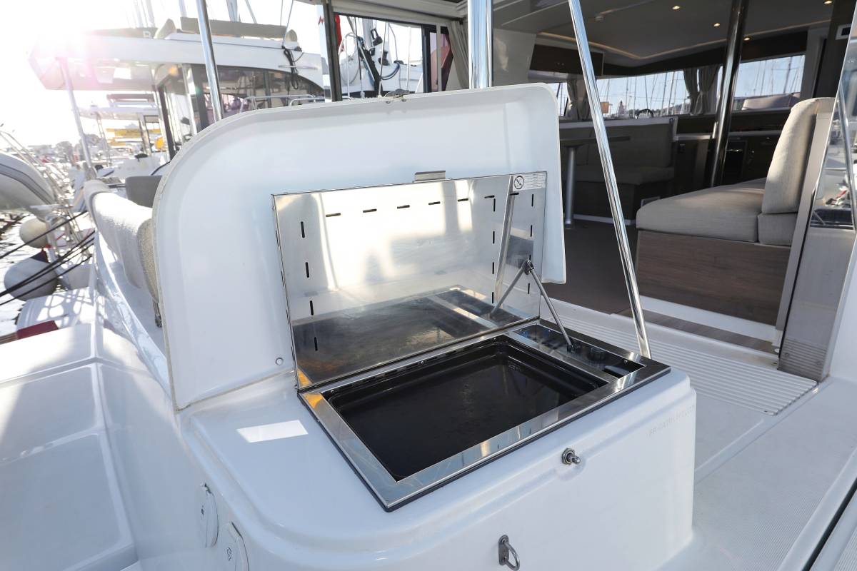 Bali 4.2, Aurora | Yacht Charter Croatia