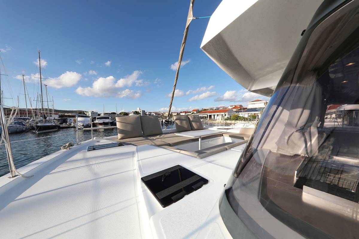 Bali 4.2, Aurora | Yacht Charter Croatia