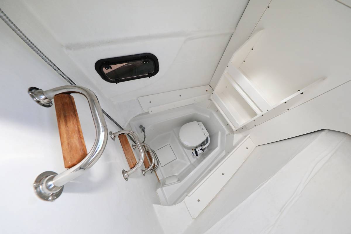Bali 4.2, Aurora | Yacht Charter Croatia