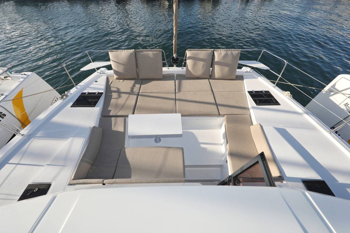 Bali 4.2, Aurora | Yacht Charter Croatia