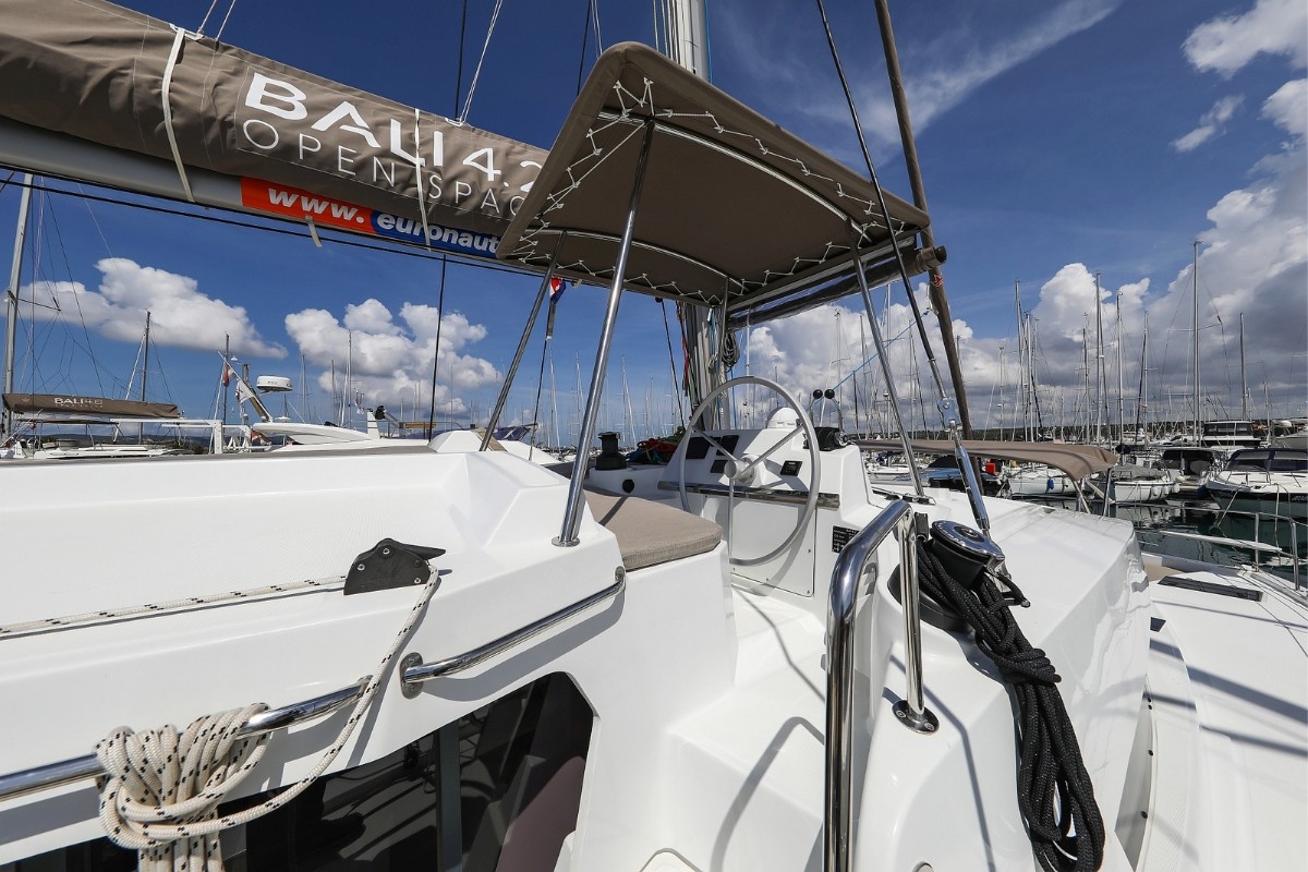 Bali 4.2, Supernova | Yacht Charter Croatia