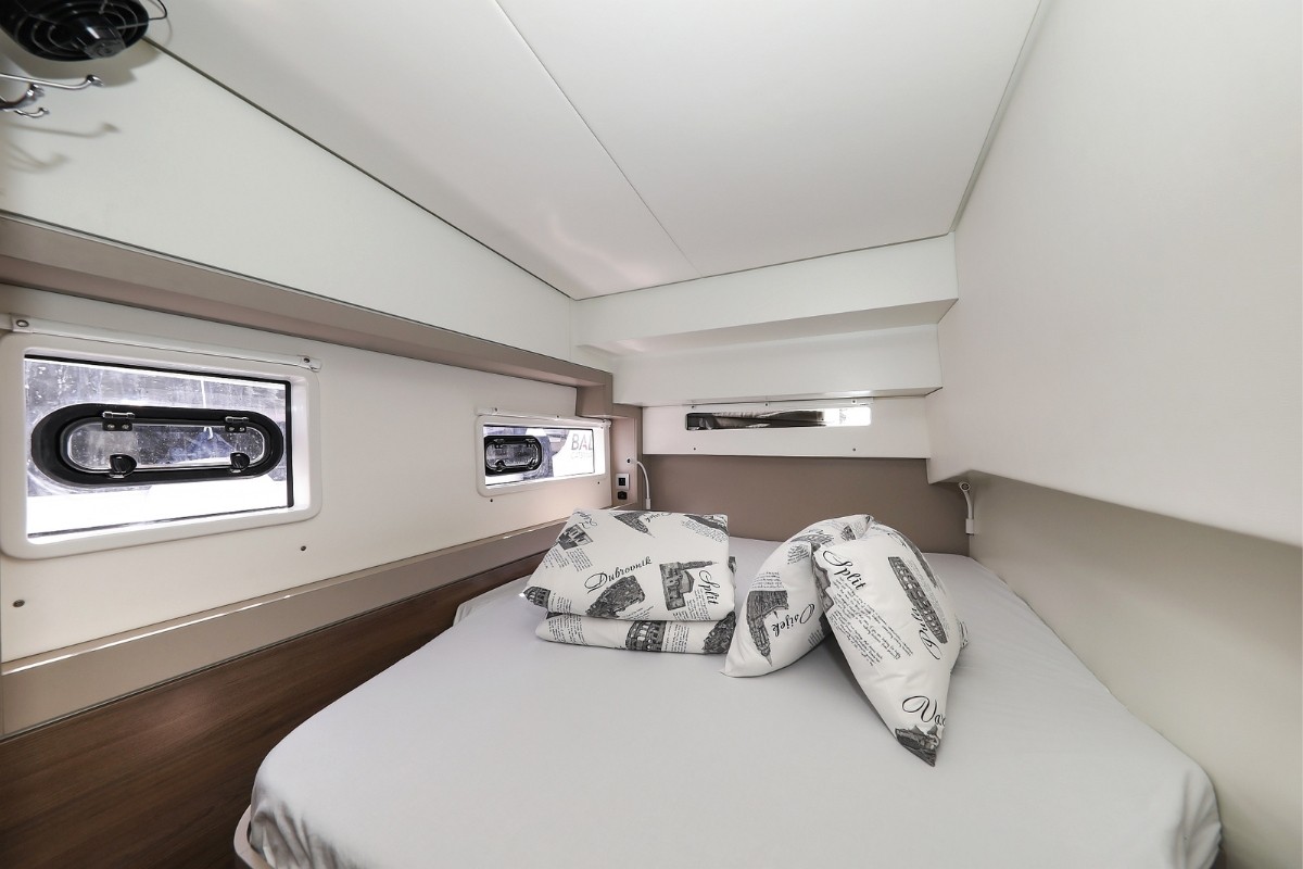 Bali 4.2, Supernova | Yacht Charter Croatia