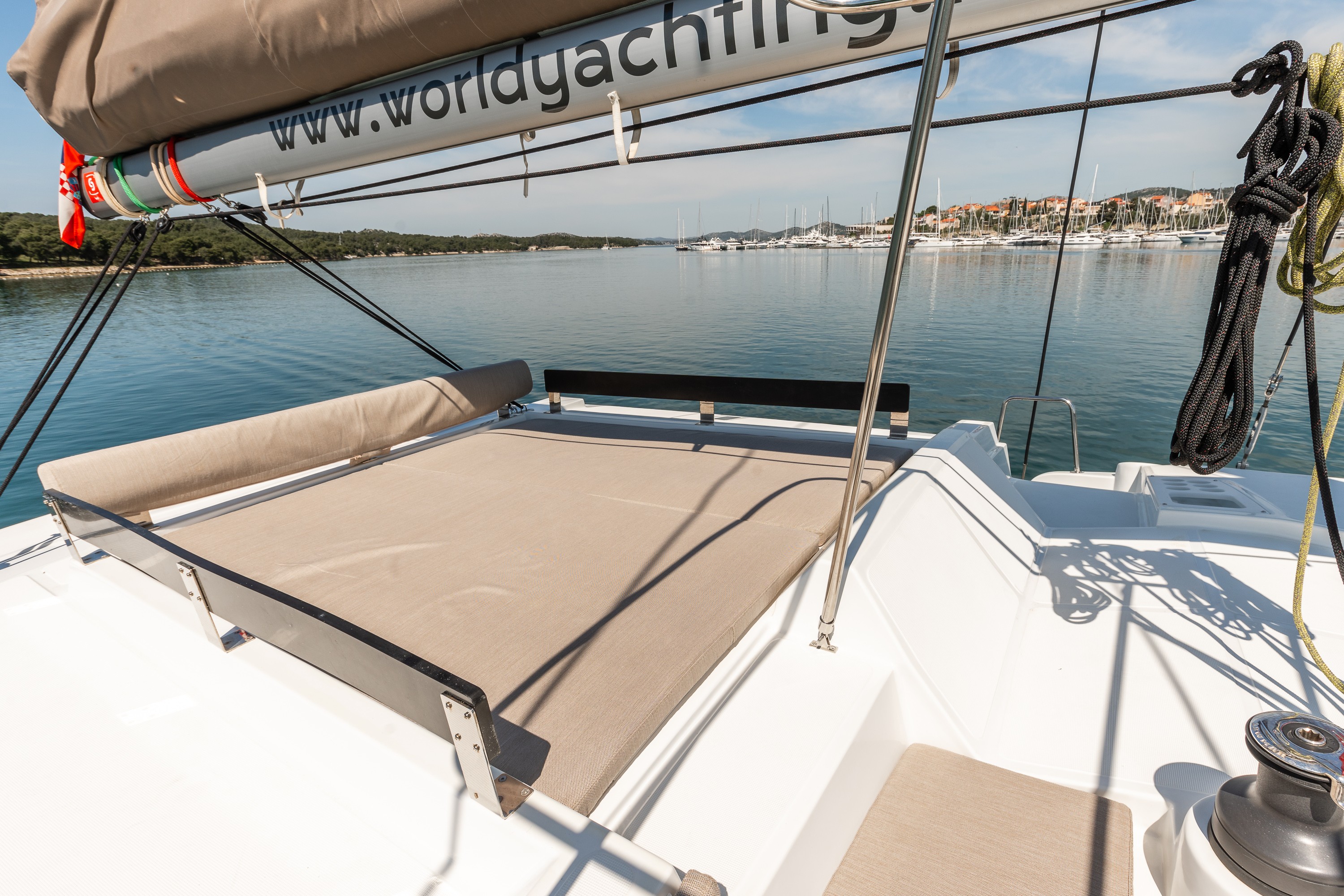 Bali 4.2, Gaming King | Yacht Charter Croatia
