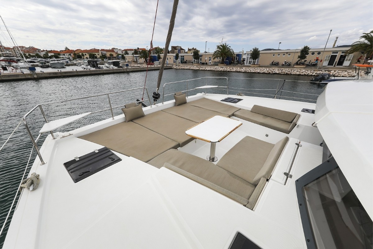 Bali 4.2, Holiday Inn | Yacht Charter Croatia