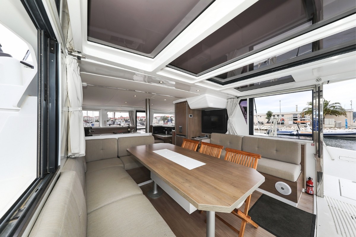 Bali 4.2, Holiday Inn | Yacht Charter Croatia