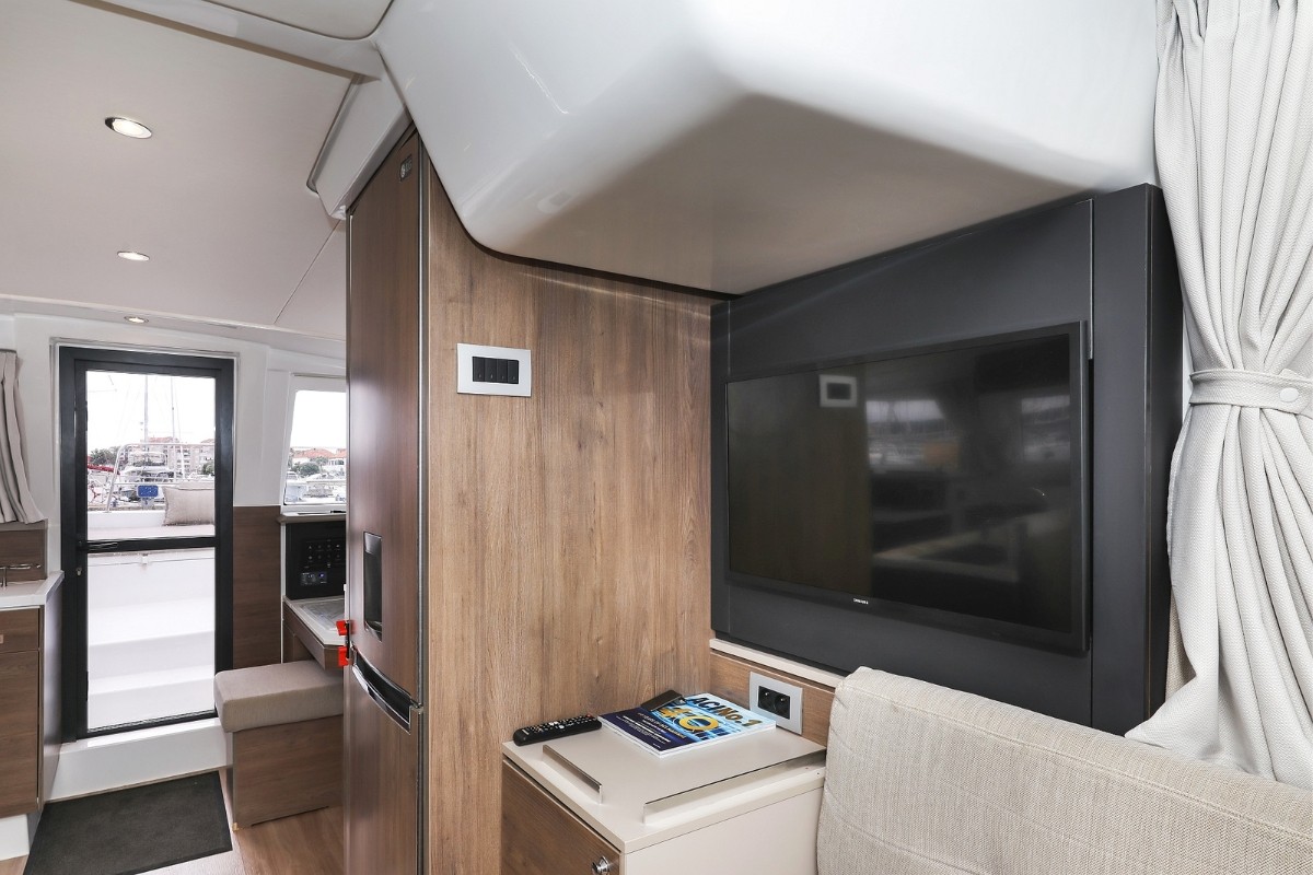 Bali 4.2, Holiday Inn | Yacht Charter Croatia