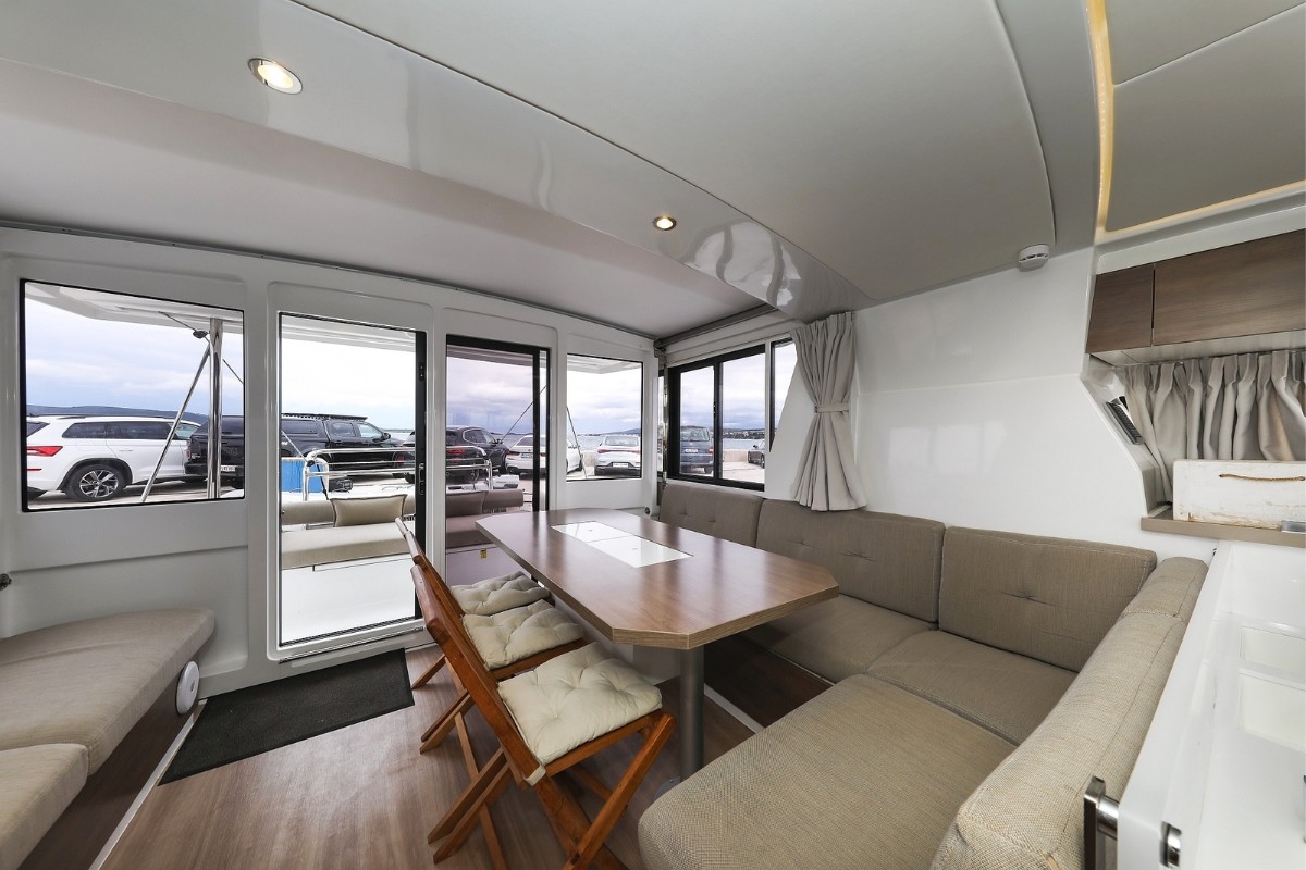 Bali 4.2, Holiday Inn | Yacht Charter Croatia
