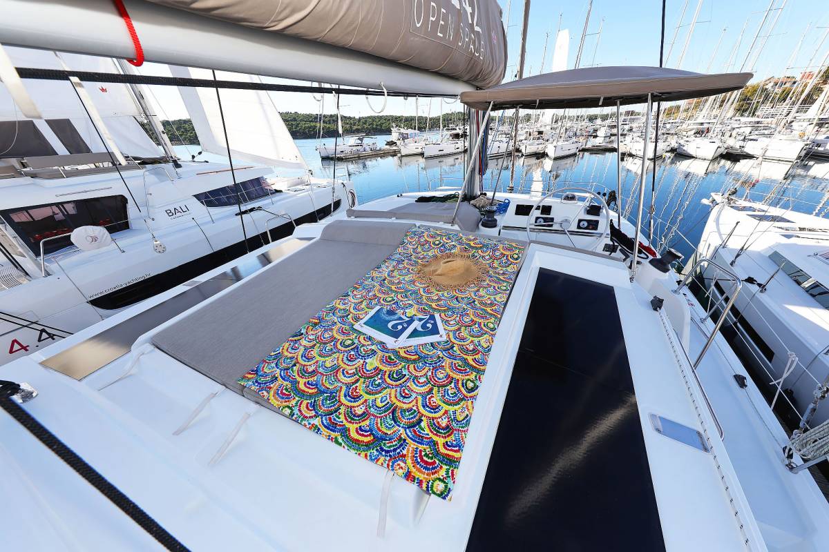 Bali 4.2, Agma | Yacht Charter Croatia