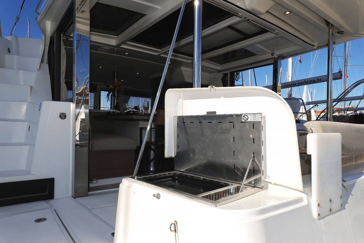 Bali 4.2, Agma | Yacht Charter Croatia