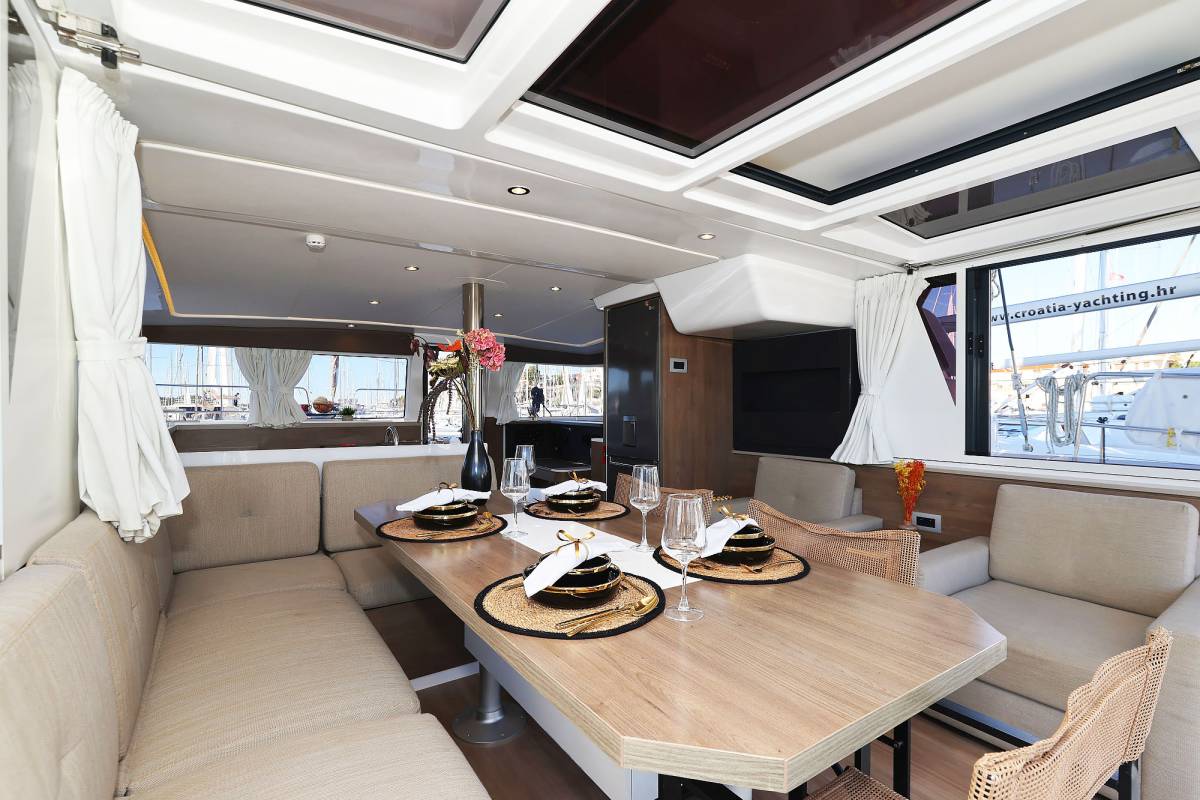 Bali 4.2, Agma | Yacht Charter Croatia