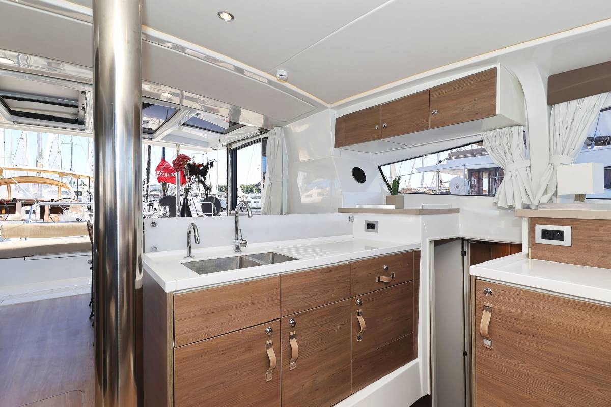 Bali 4.2, Agma | Yacht Charter Croatia